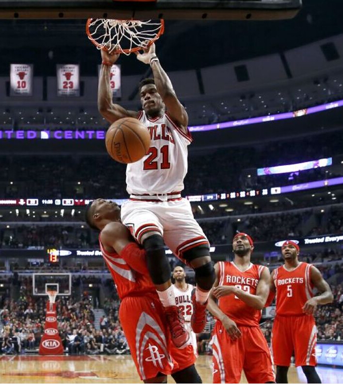 詹姆斯新星表现优异表现突出，公牛前途光明！赢得满堂喝彩(NBA官方晒詹姆斯媒体日现场照)