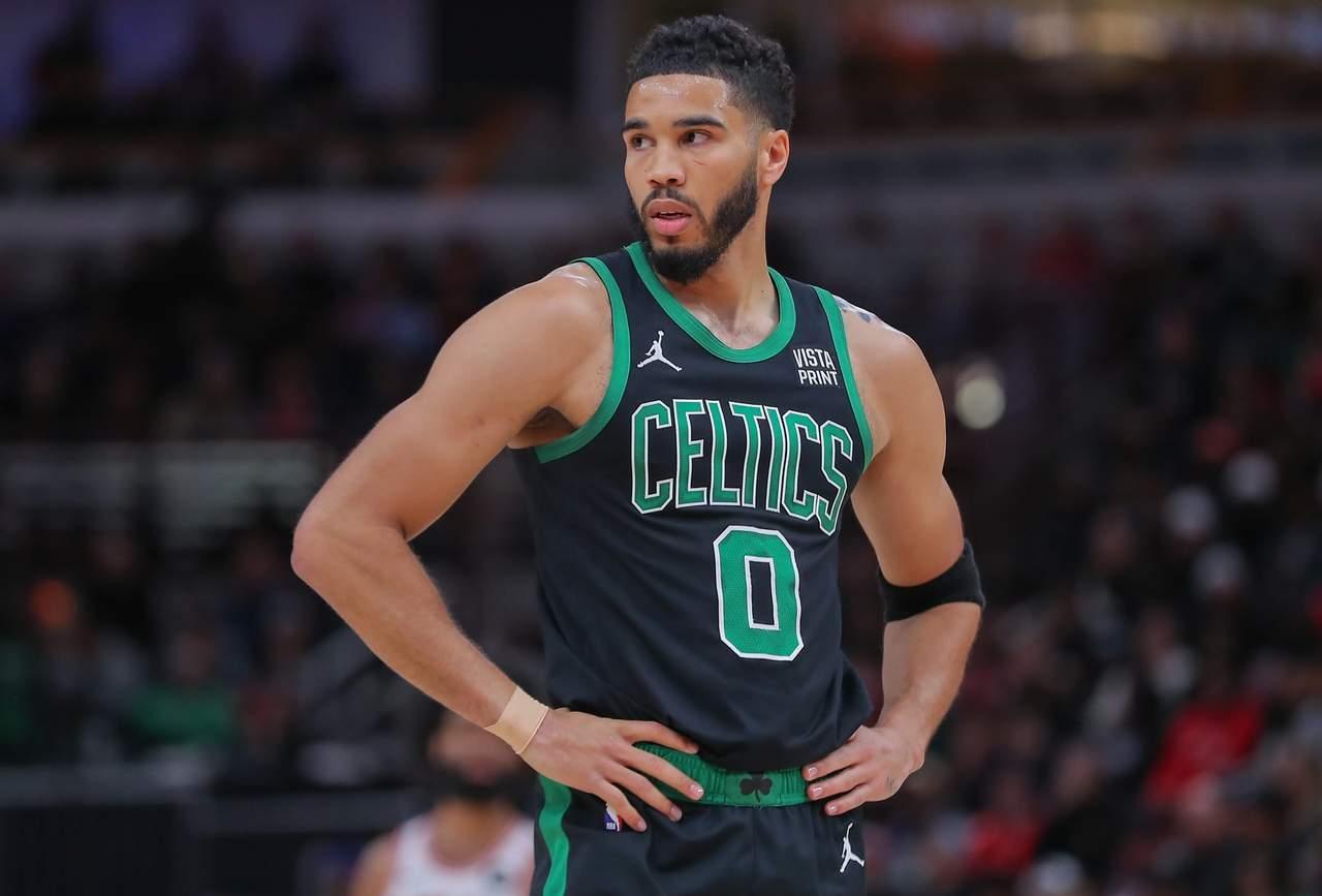 包含波士顿凯尔特人训练开放日；赛前豪取连胜引观众欢呼；NBA季后赛在即；纪律约束更严格的词条