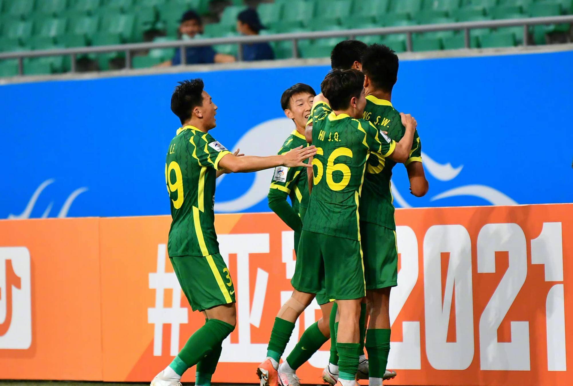 关于莱比锡官宣签约备战欧联曼联迎亚冠关键赛，现场解说直呼：北京国安集结日回应争议的信息